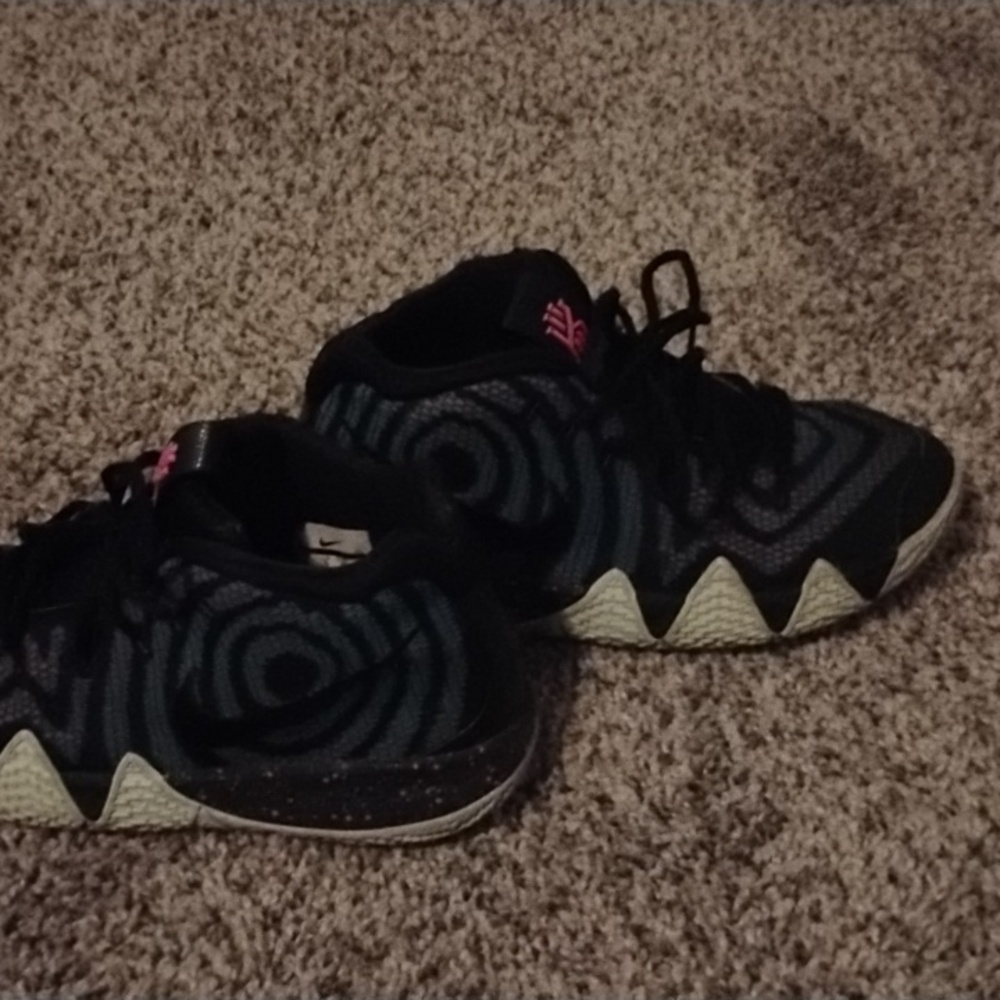 Kyrie 4s